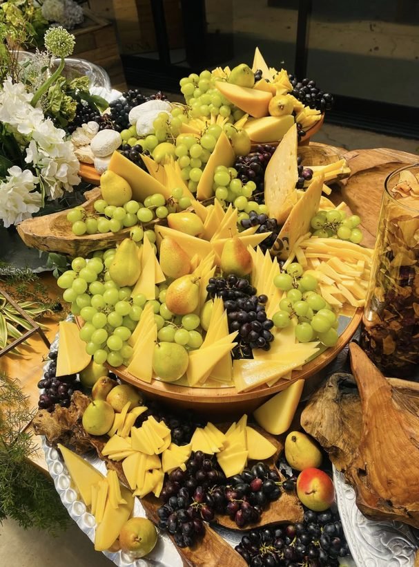 Tábua de queijos e frutas