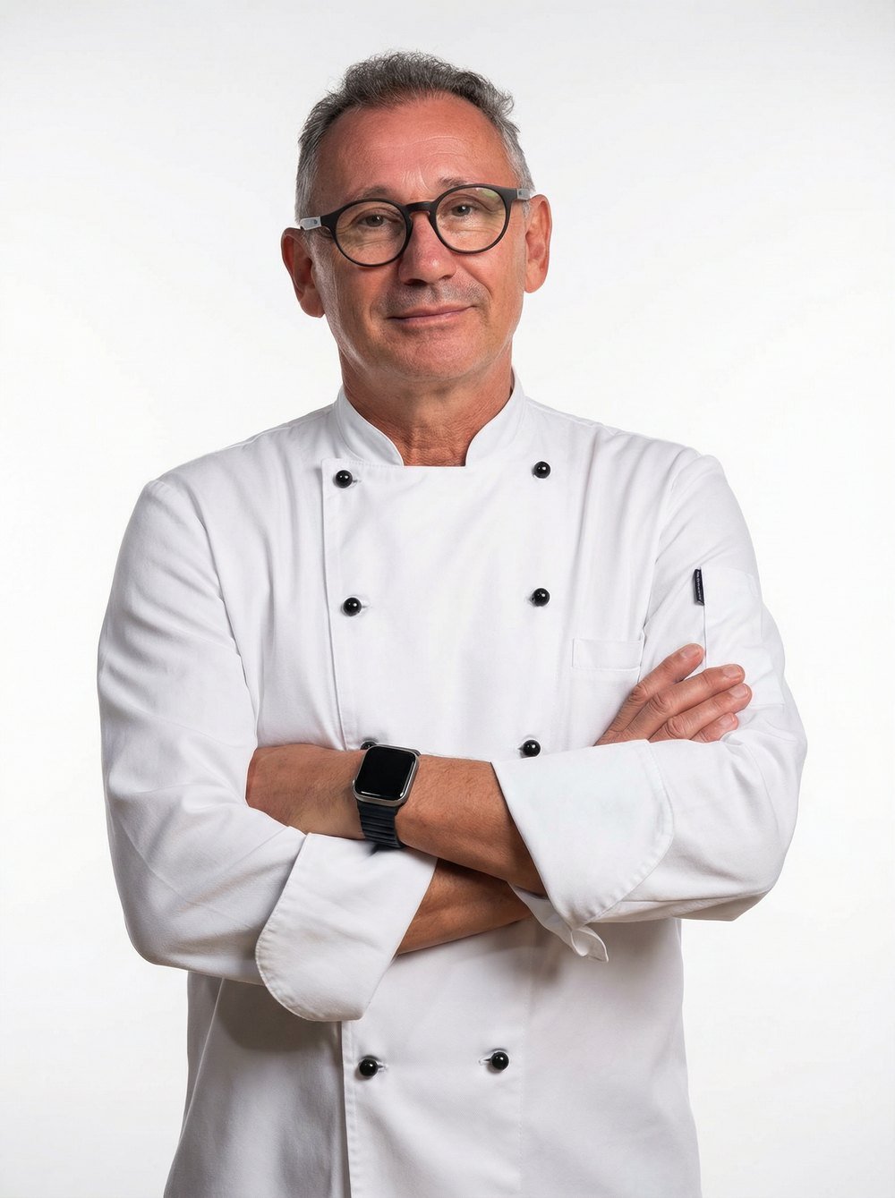 Chef Paulo Pirola de braços cruzados